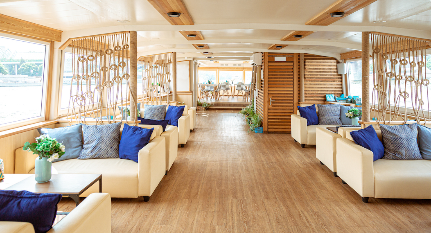 Madera de teca en cubiertas de yates y cruceros de lujo