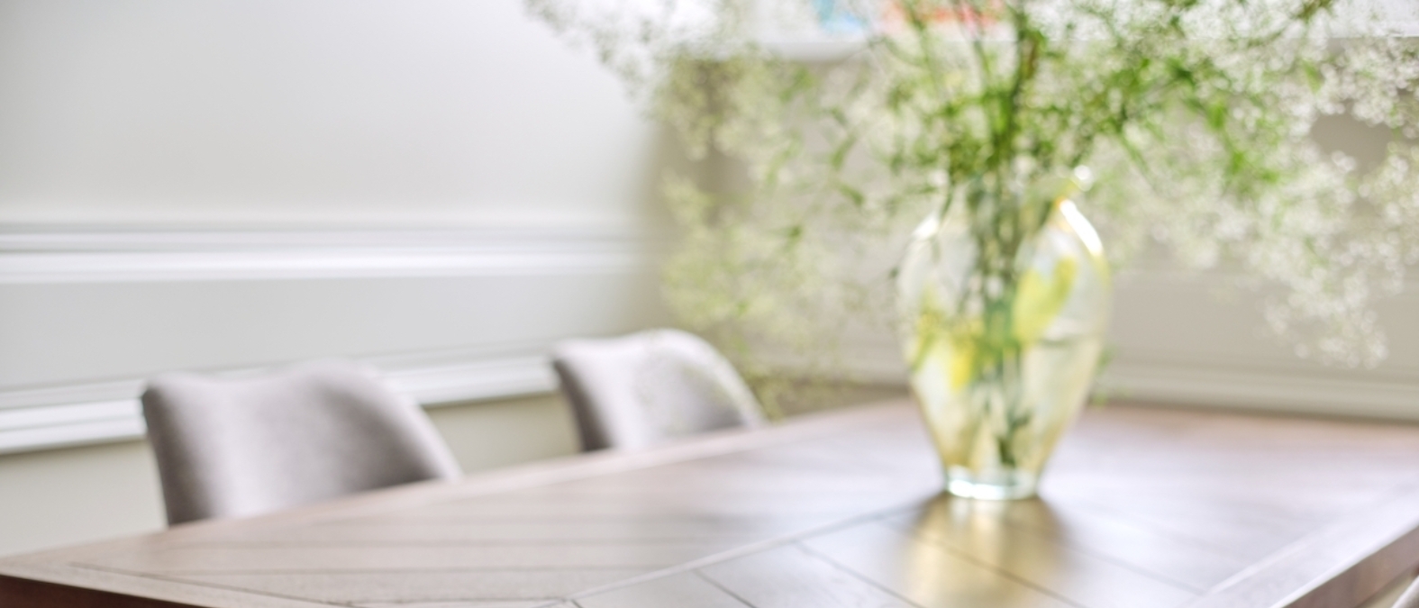 Aplicaciones del encino rojo en muebles y decoracion