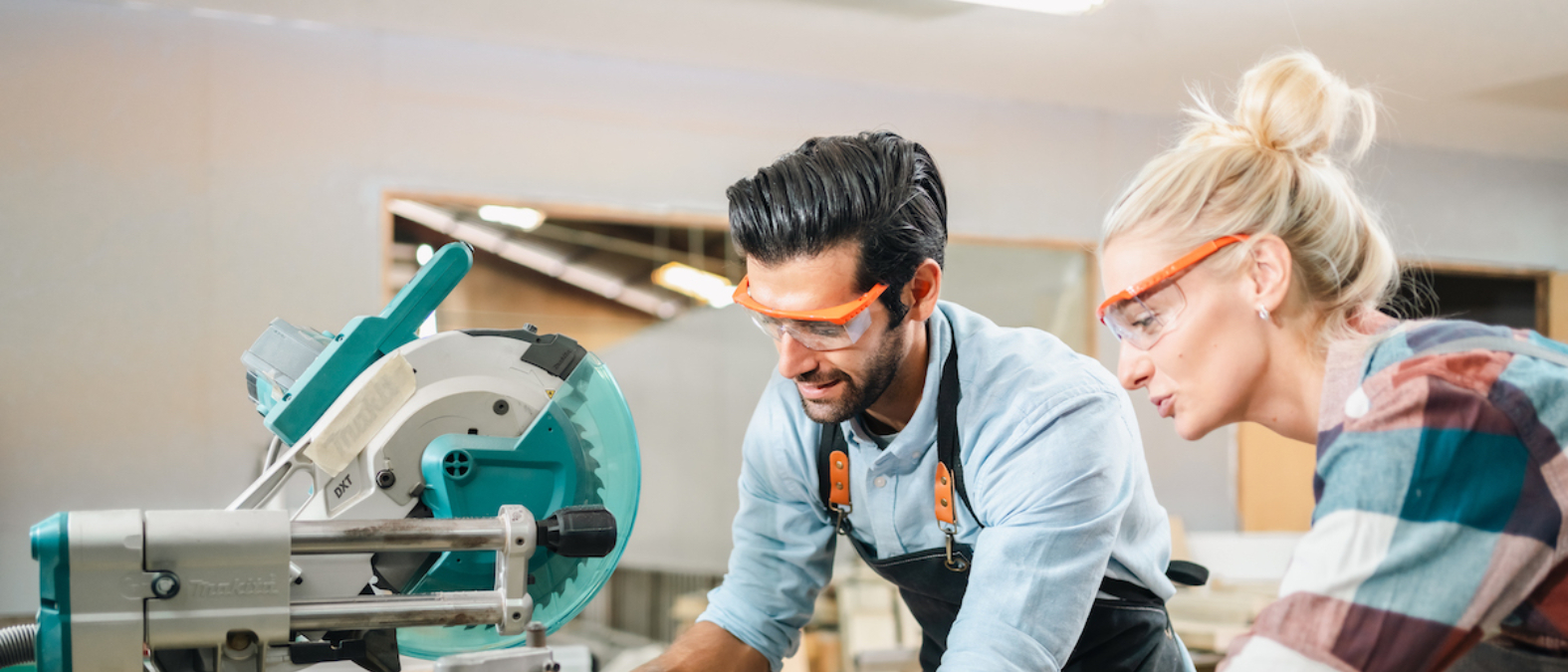 Madera de rosa morada en mobiliario y diseno moderno