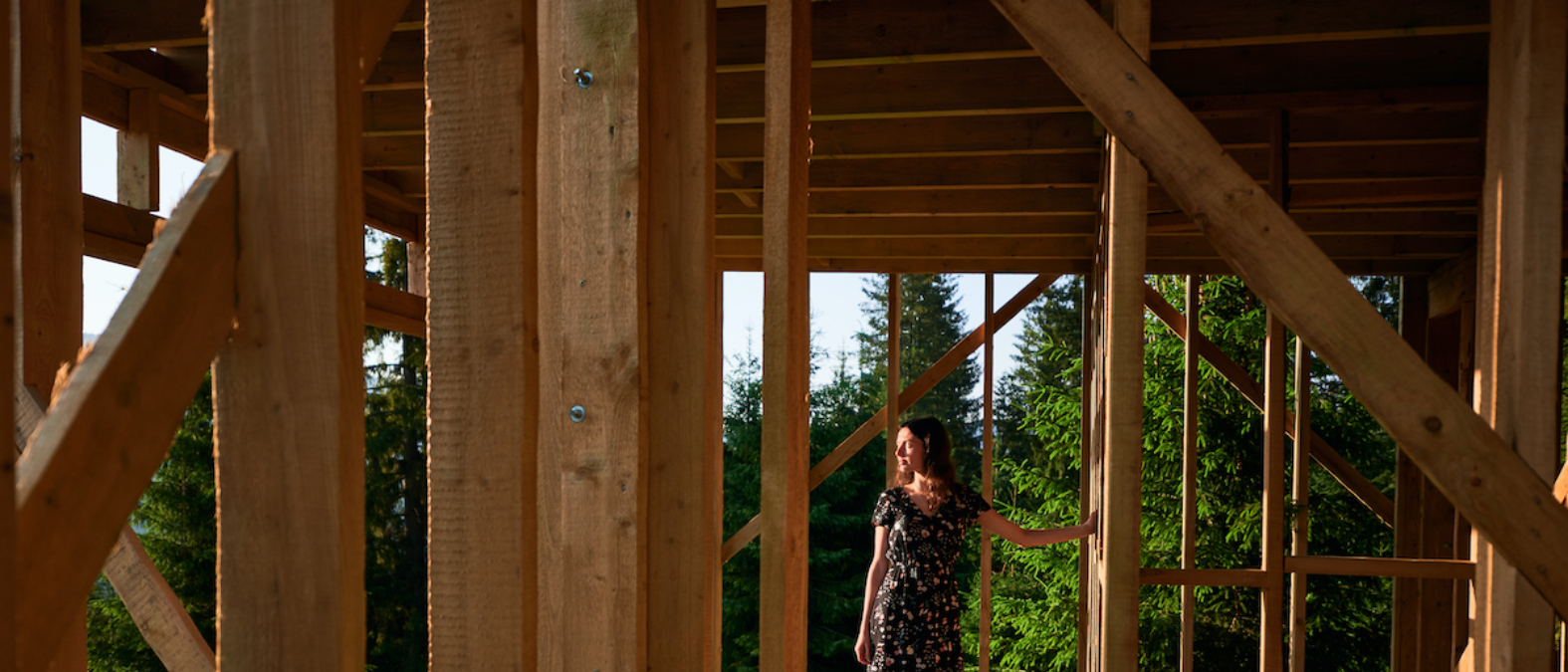 Madera de encino rojo en espacios residenciales